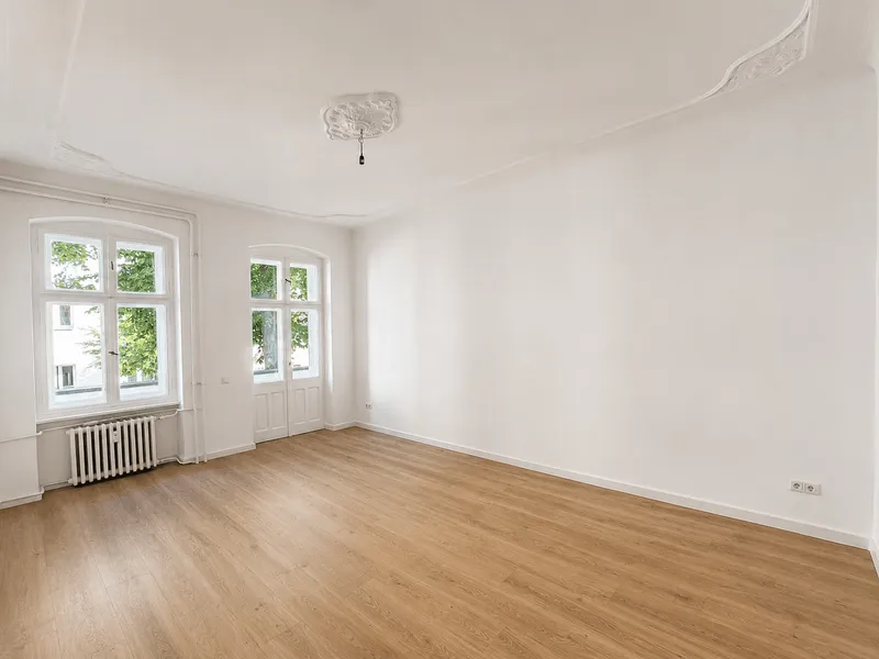 Erstbezug nach Sanierung: Helle 1-Zimmer-Wohnung mit Balkon in Berlin Neukölln — photo 1